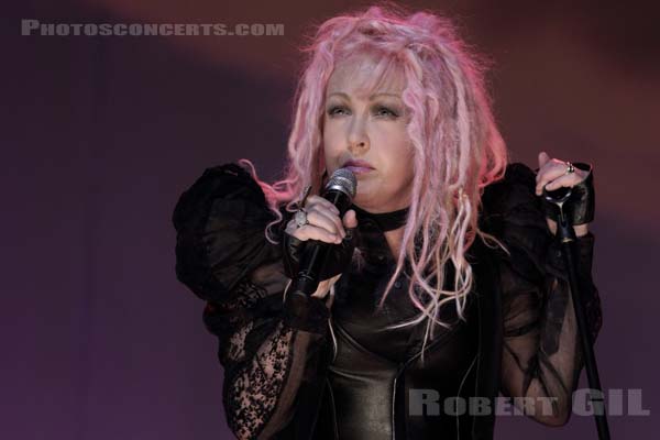 CINDY LAUPER - 2016-07-11 - PARIS - Grand Rex - 